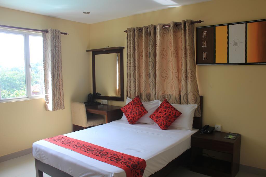 Grand 7 Hotel Thalawathugoda Talawatugoda Ngoại thất bức ảnh
