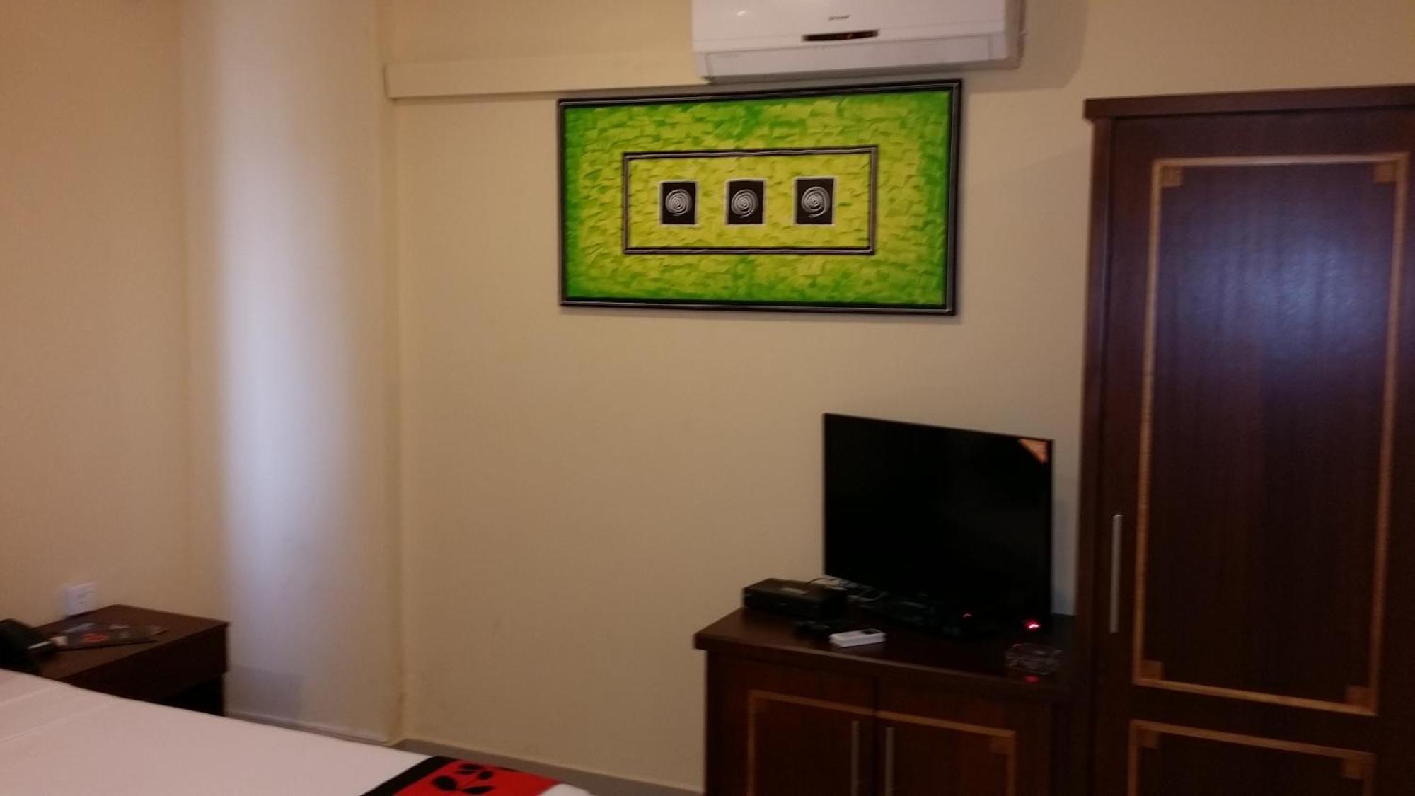 Grand 7 Hotel Thalawathugoda Talawatugoda Phòng bức ảnh